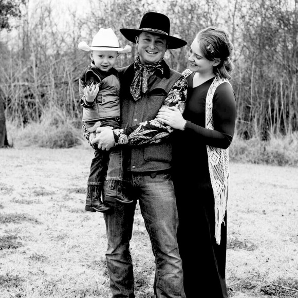 Meet your Posher, Caitlin - Picture 1 of 1